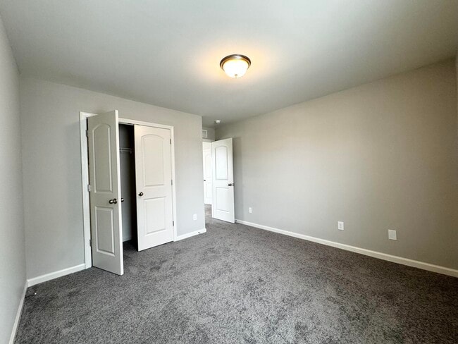 Building Photo - 224 Ivy Grn Pl