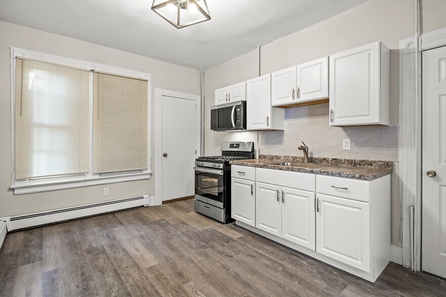 Building Photo - 202 N 1st St