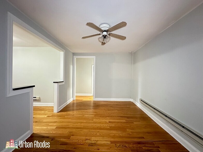 Building Photo - 3731 N Pine Grove Ave