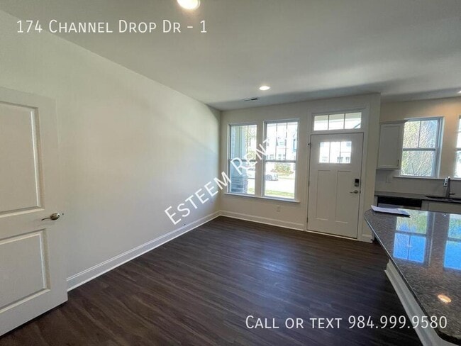 Building Photo - 174 Channel Drop Dr