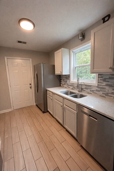 Building Photo - 117 Jennifer Ln SW