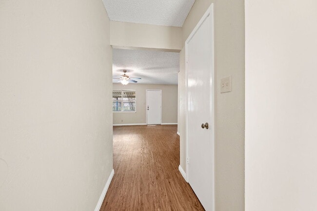 Building Photo - Charming 3-Bed, 2-Bath Gem in Fort Worth – Your Cozy Living Awaits!