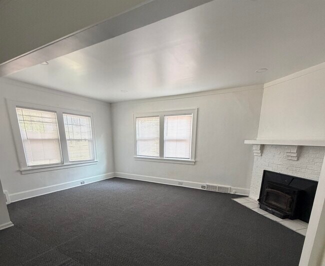 Building Photo - 1812 Huffman Blvd