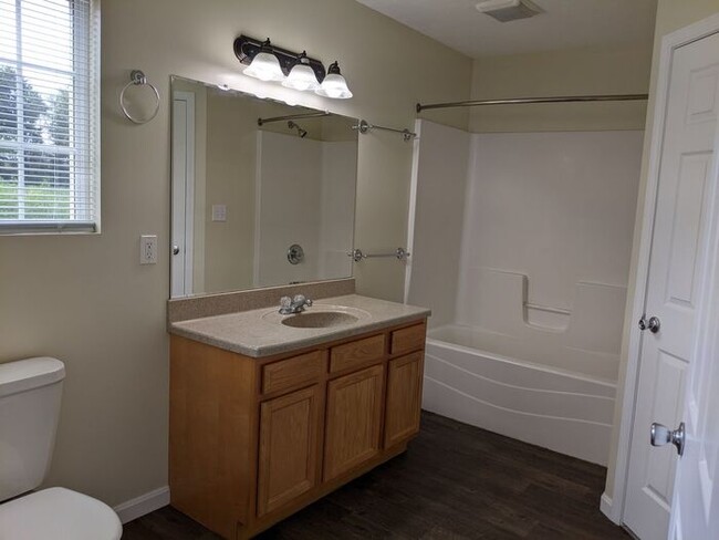 Building Photo - 4 Bedroom Home on East Side-Pets Welcome