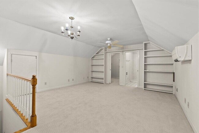Building Photo - 236 Chippendale Cir