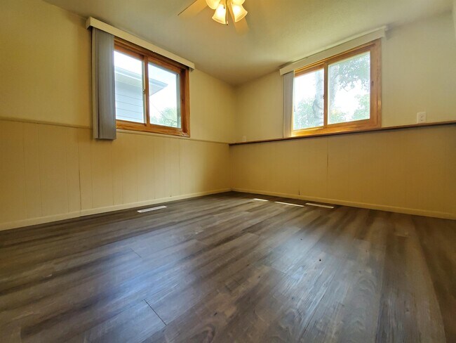 Building Photo - 4023 5th Pl NW