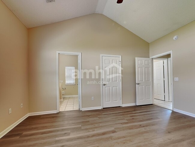 Building Photo - 521 Amsonia Cir