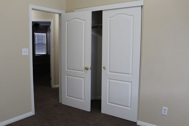 Building Photo - Silver Creek Home