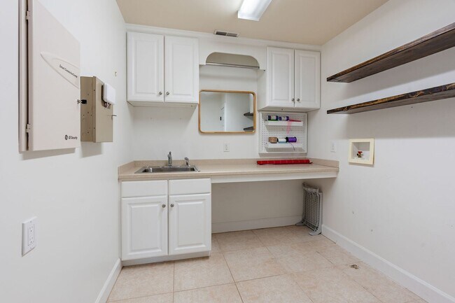 Building Photo - 298 Gillette Dr