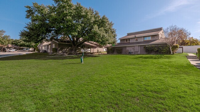 Building Photo - 9109 Dartbrook Dr