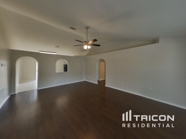 Building Photo - 13176 Siam Dr