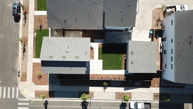 Building Photo - 2201 Tapia Wy