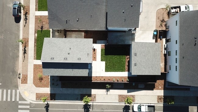 Building Photo - Stunning 3 bed home in Meriam Park for rent, available May 12th!