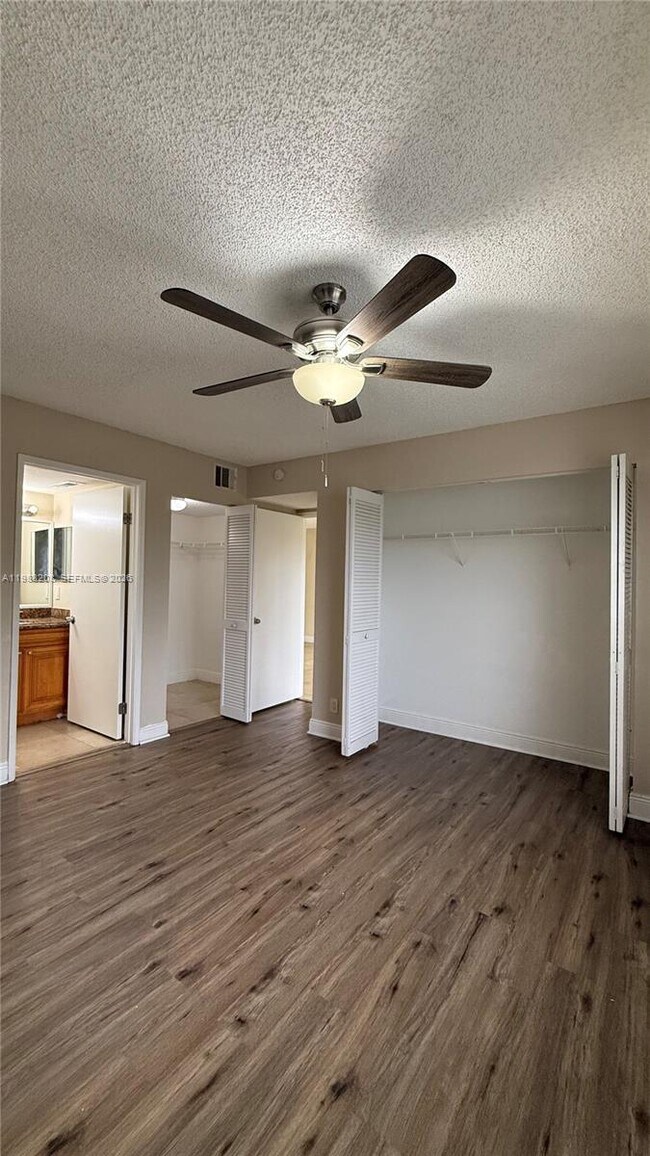 Building Photo - 1500 Lake Crystal Dr