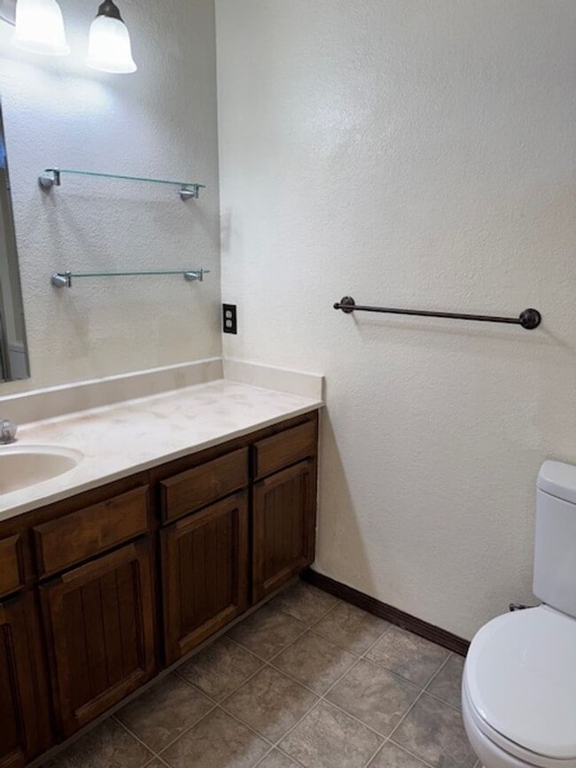 Building Photo - Arroyo Manor 3 Bedroom- with bonus room and 2 car garage!