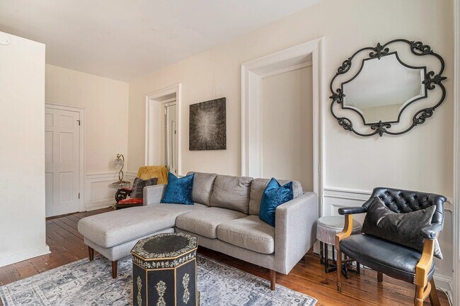 Building Photo - 342 King St