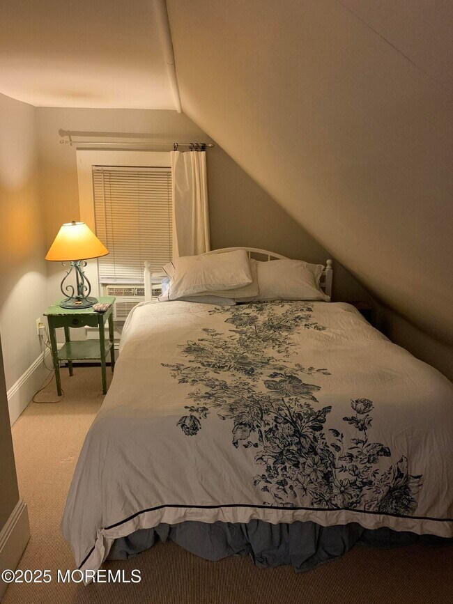 Building Photo - 19 Webb Ave