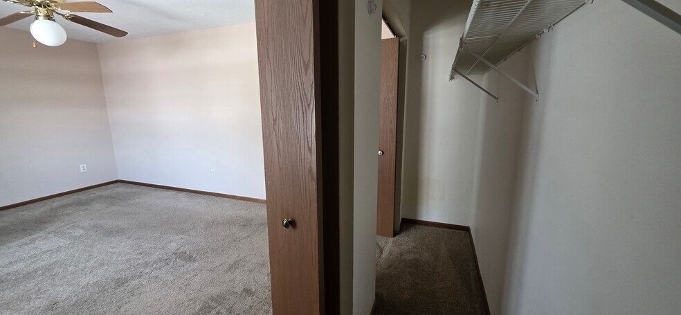 Building Photo - 5635 London Dr