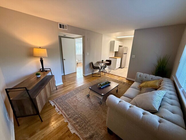 Interior Photo - 1570 Memorial Drive