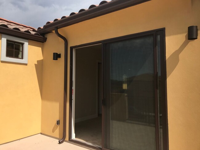 Building Photo - Spacious Home - Newer Build TOSCANO Neighb...