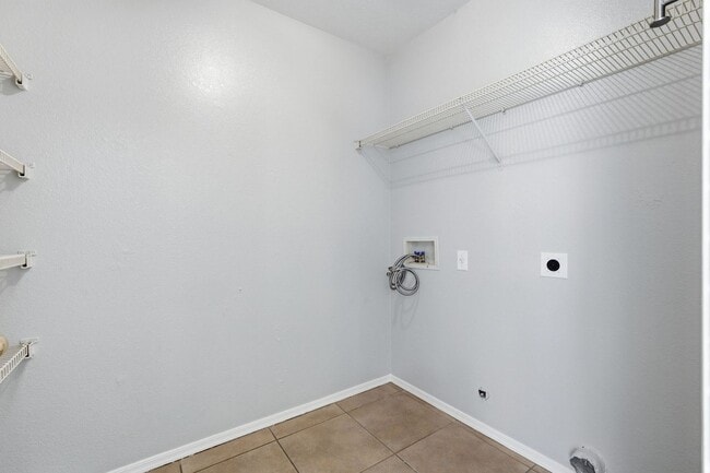 Building Photo - Johnson Ranch 3 Bedroom! Tile Throughout All Appliances!