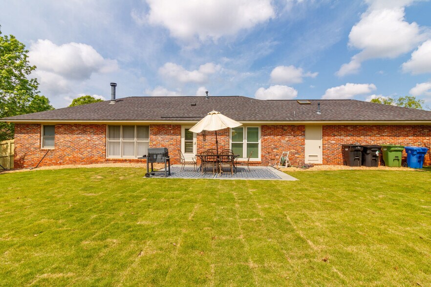 Building Photo - 6498 Yellow Stone Dr