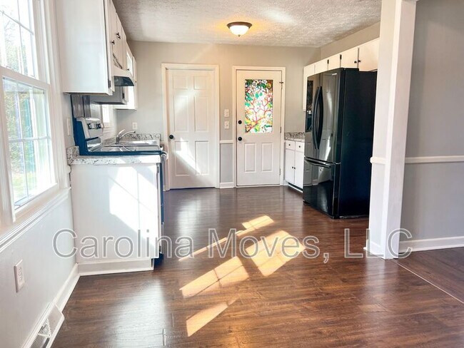 Building Photo - 206 Manassas Dr