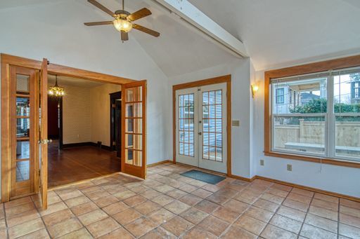 Building Photo - Beautiful 3 Bedroom Home in the Heart of Q...