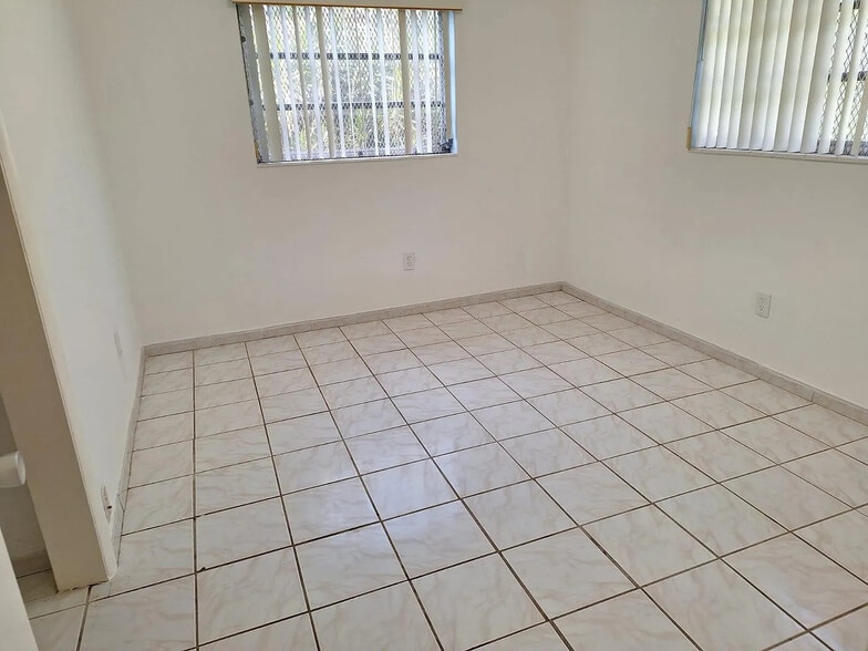 Building Photo - 6330 SW 65th Ave