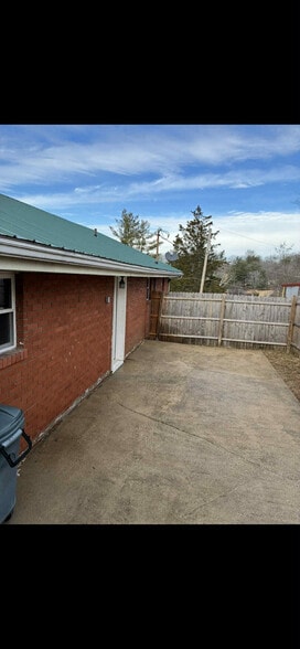 Building Photo - 505 Belleview Dr