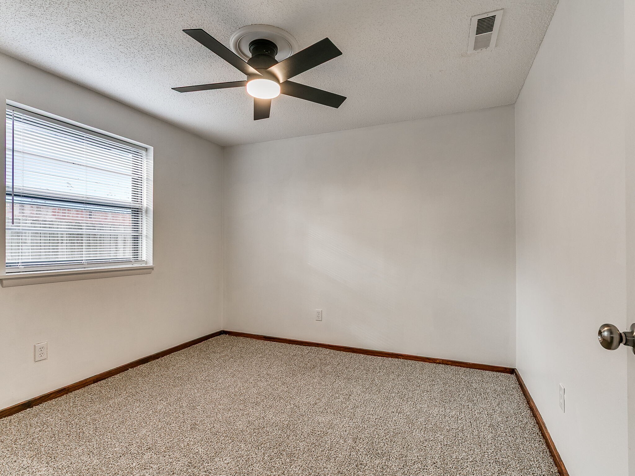 Building Photo - 1548 Bradley Pl