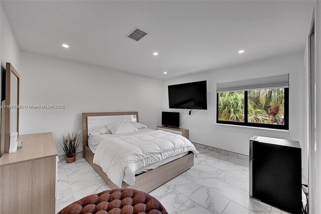 Building Photo - 18578 Woodstream Dr