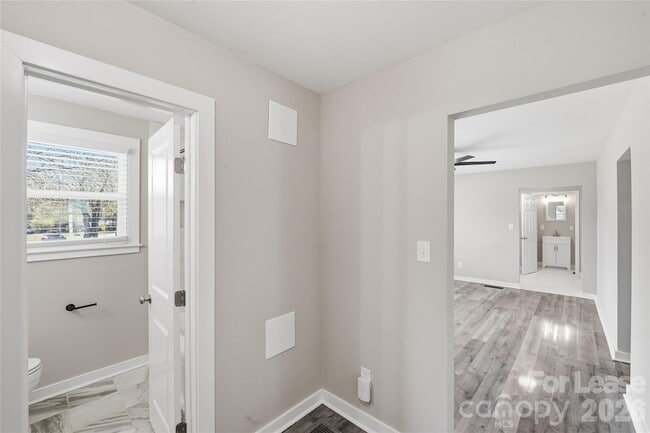 Building Photo - 2301 Shamrock Dr