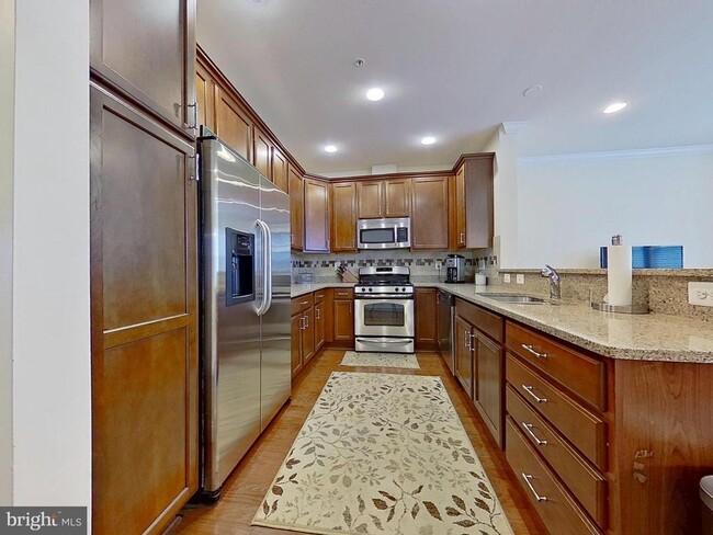 Building Photo - 7684 Maple Lawn Blvd