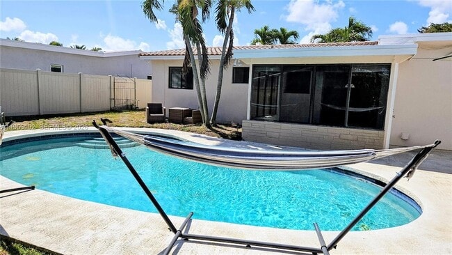 Building Photo - 4360 NE 13th Ave