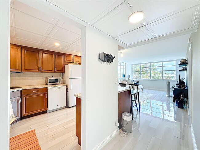 Building Photo - 2741 Taft St