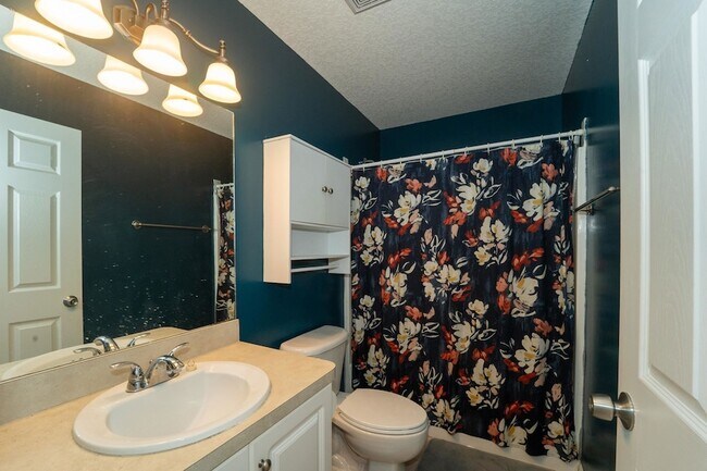 Building Photo - 841 Helen St