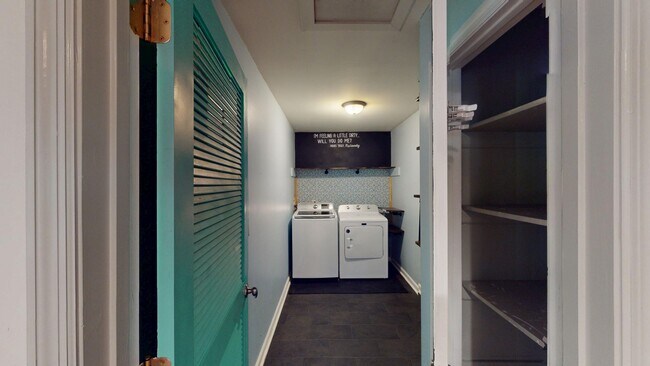 Building Photo - 107 Nimitz Cir