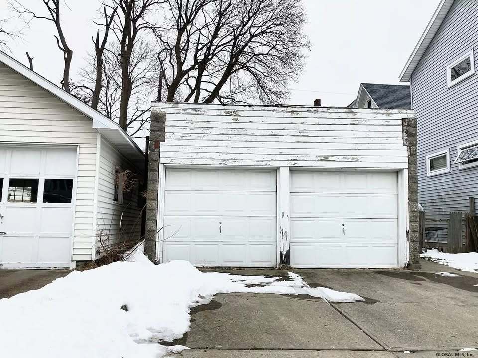 Building Photo - 901 Nott St