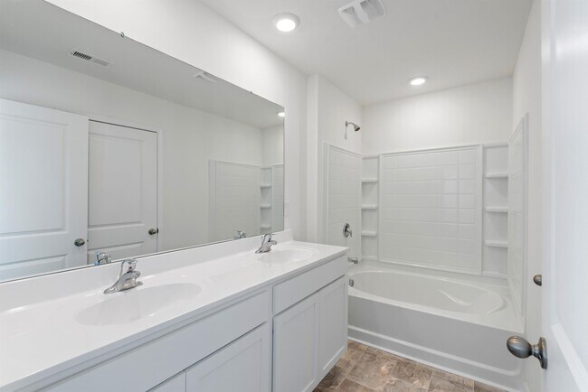 Building Photo - 104 Greystone Way
