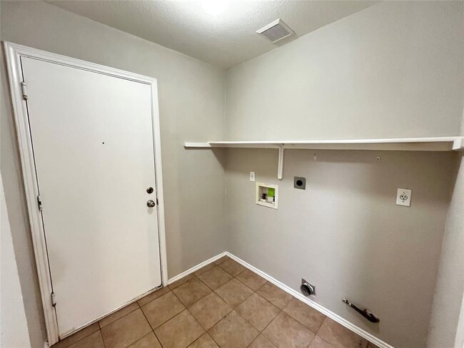 Building Photo - 206 Presidio Dr