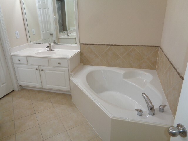 Building Photo - 919 Sweet Pine Dr