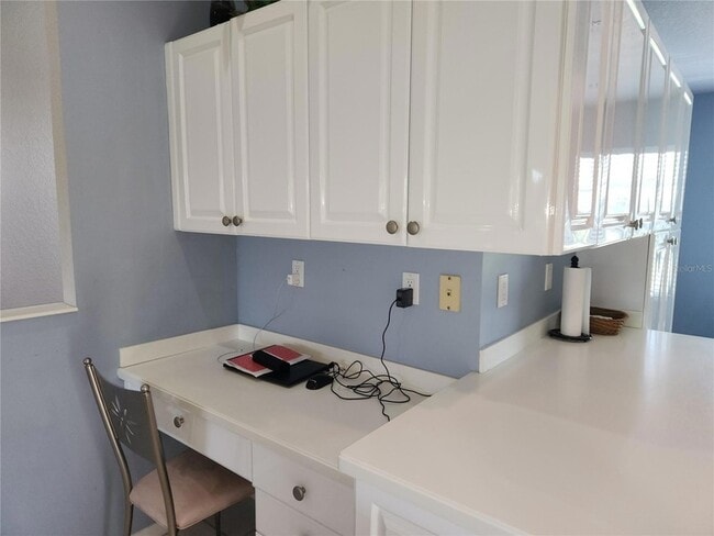 Building Photo - 6606 Pineview Terrace