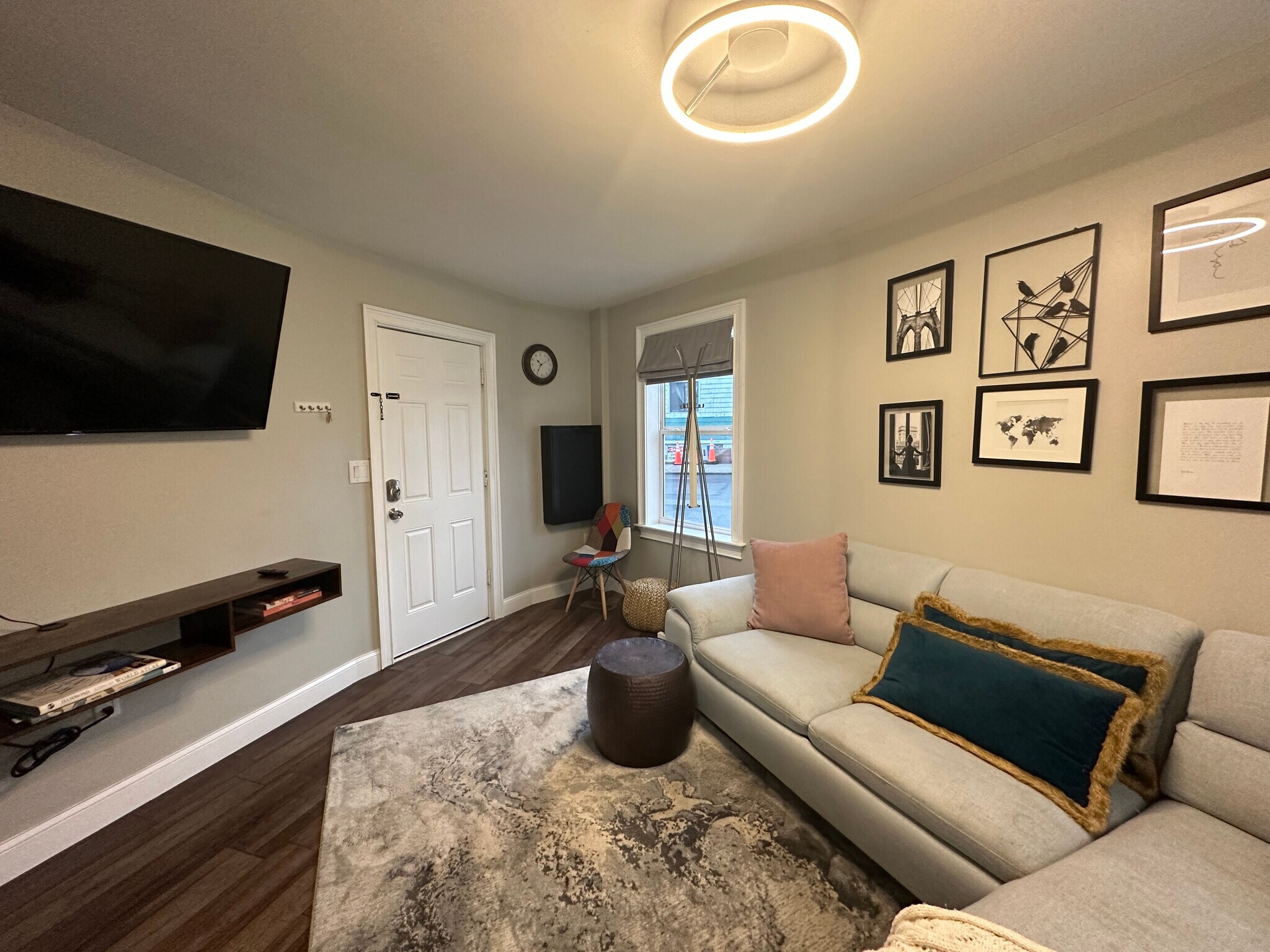 Building Photo - 2 Shelby St