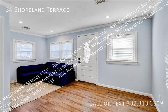 Building Photo - 34 Shoreland Terrace