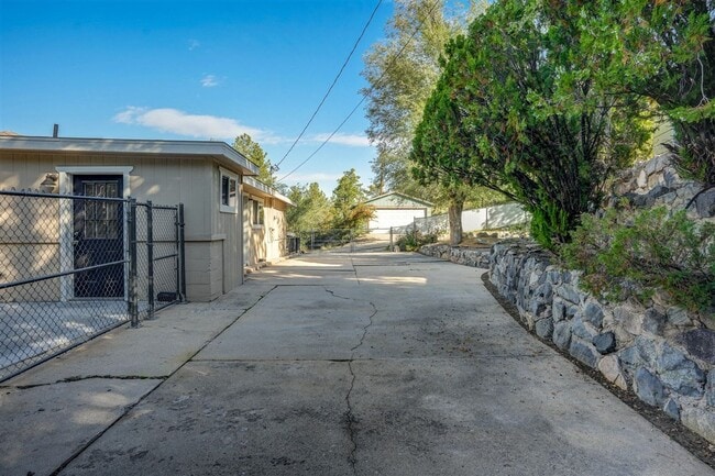Building Photo - 237 S Hardin St