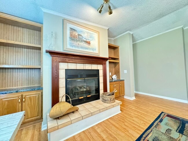 Building Photo - FULLY FURNISHED, ALL INCLUSIVE, LAKE ACCESS BEAUTY FOR RENT