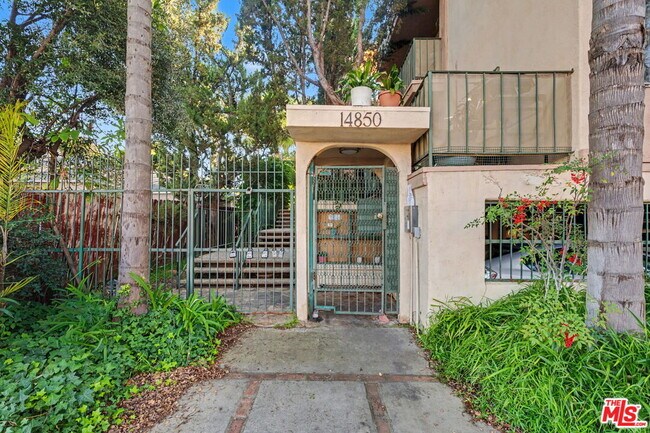 Building Photo - 14850 Hesby St