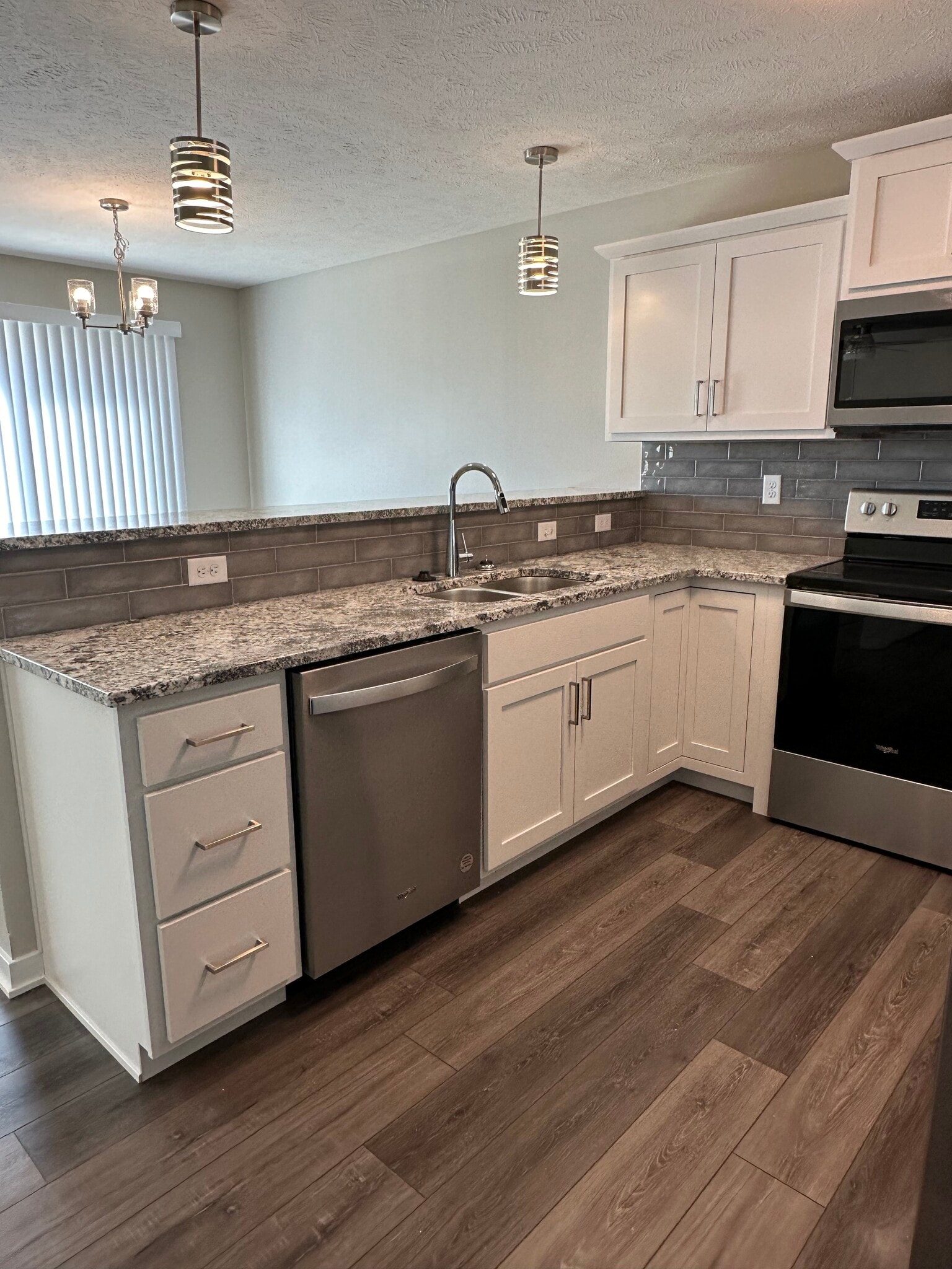 Kitchen - 8230 Ventura Pl