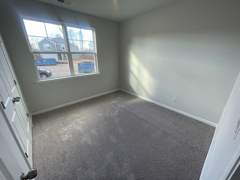 Building Photo - Room in House on Lavender Meadows Ct